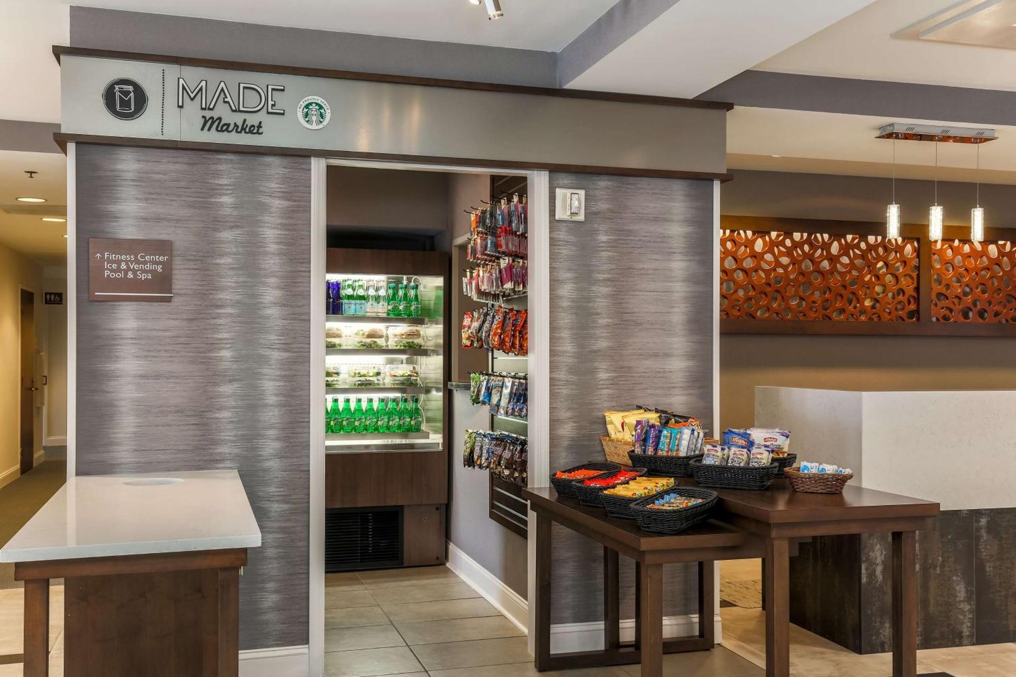 Hotel Doubletree By Hilton Atlanta Airport College Park Exterior foto